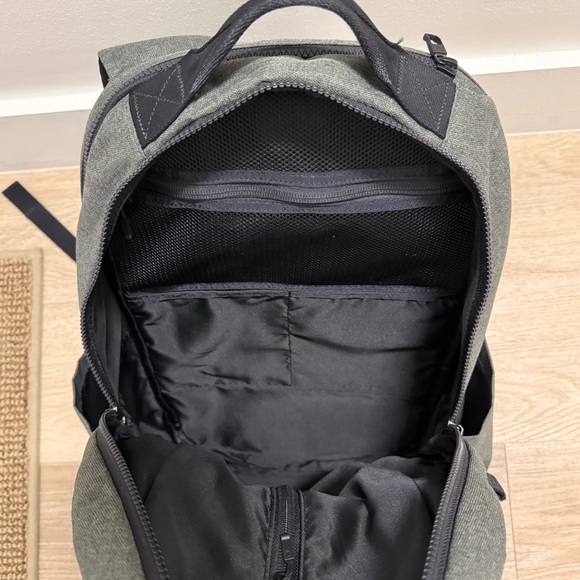Lululemon Cruiser Backpack - Picture 5 of 6